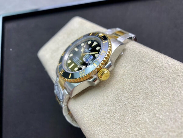 Clean Factory Rolex Submariner Date 116613LN 40mm Half Gold Black Dial - Image 6