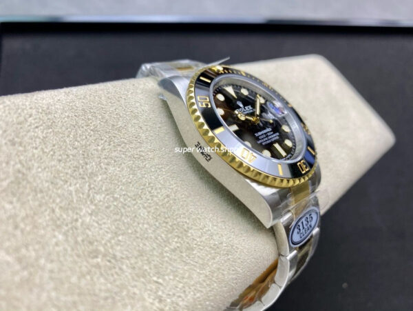 Clean Factory Rolex Submariner Date 116613LN 40mm Half Gold Black Dial - Image 5