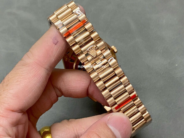 QF Factory Counterweight Rolex Day-Date 228235-0025 40mm Full Rose Gold Roman Number Olive Green Dial - Image 9