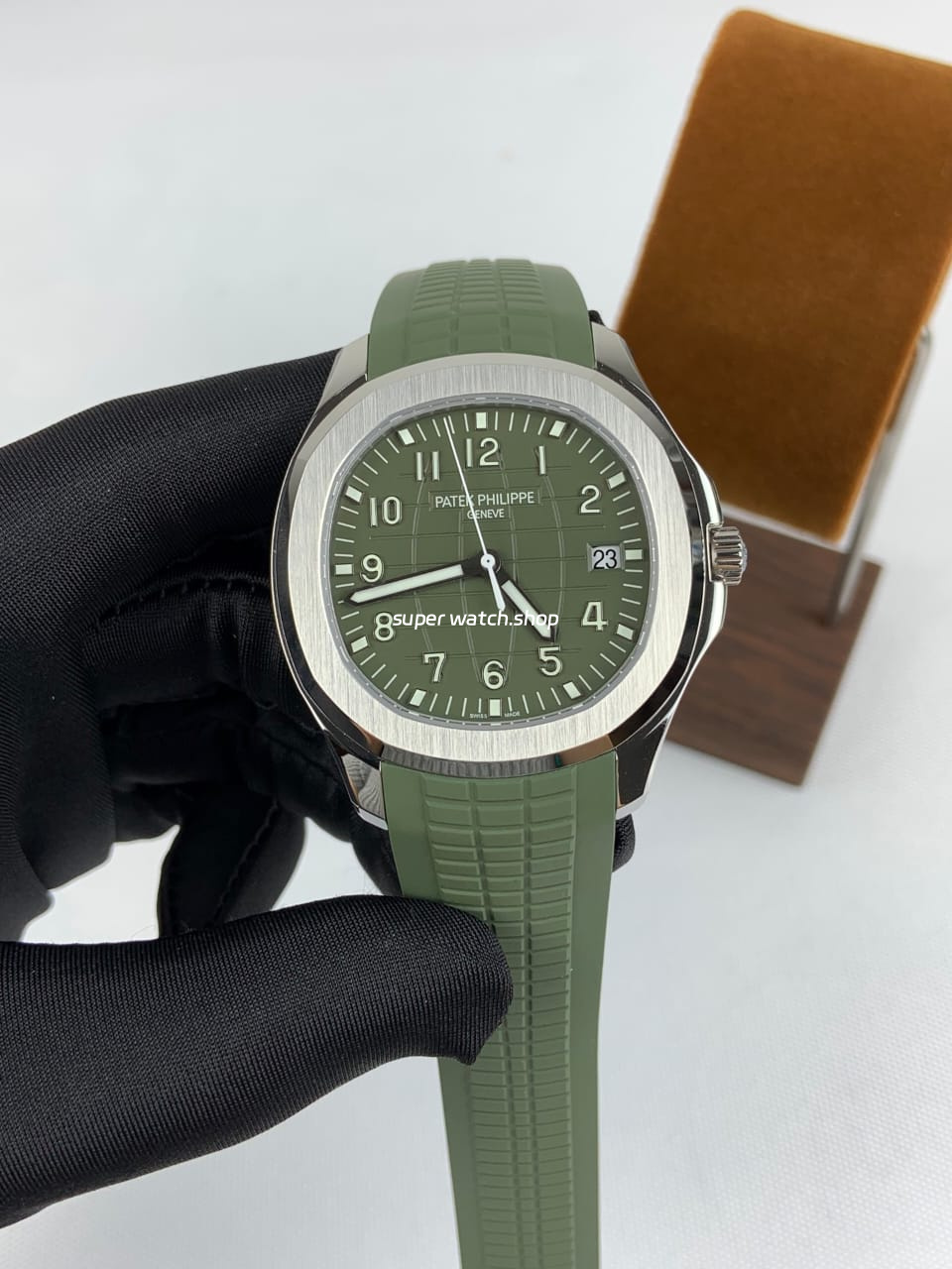 3K Factory Patek Philippe Aquanaut 42.2mm 5168G-010 White Gold Avocado Green Rubber Strap Avocado Green Dial - Image 2