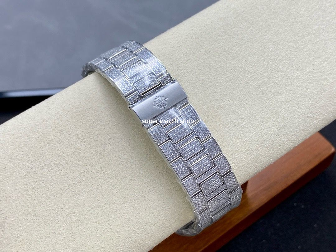 AMG Factory Patek Philippe Nautilus PP5711 40mm Small Diamond Bezel White Gold Diamond Baguette Diamond Silver Dial - Image 9