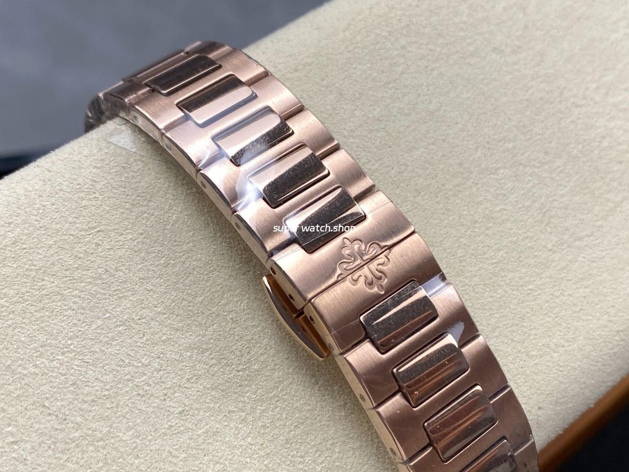 TW Factory Patek Philippe Nautilus 71181R Rose Gold Champagne Dial - Image 9
