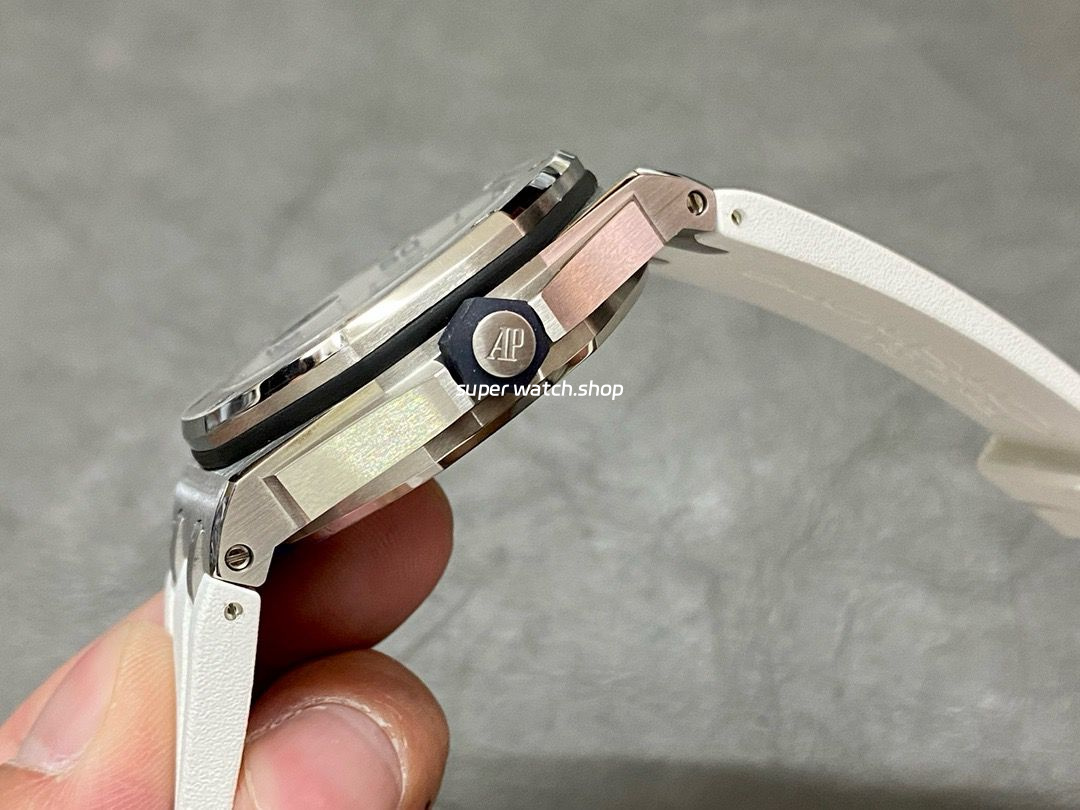 APS Factory Audemars Piguet Royal Oak Selfwinding 42mm 15710ST.OO.A002CA.02 Rubber Strap White Dial - Image 6