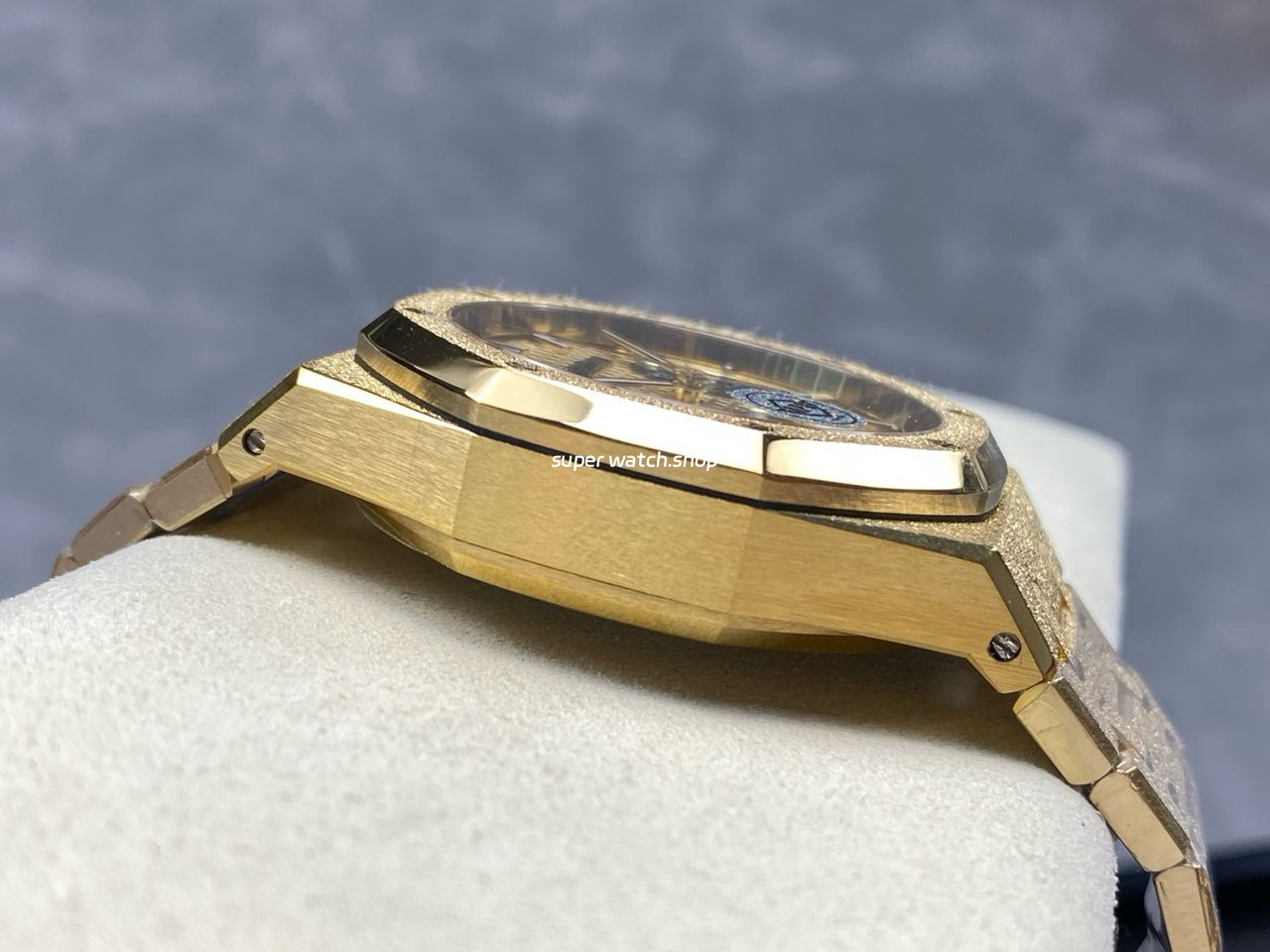 APS Factory Frosted Audemars Piguet Royal Oak Chronograph 26240BA.GG.1324BA.01 41mm Full Frosted Yellow Gold Black Eye Yellow Gold Dial - Image 6