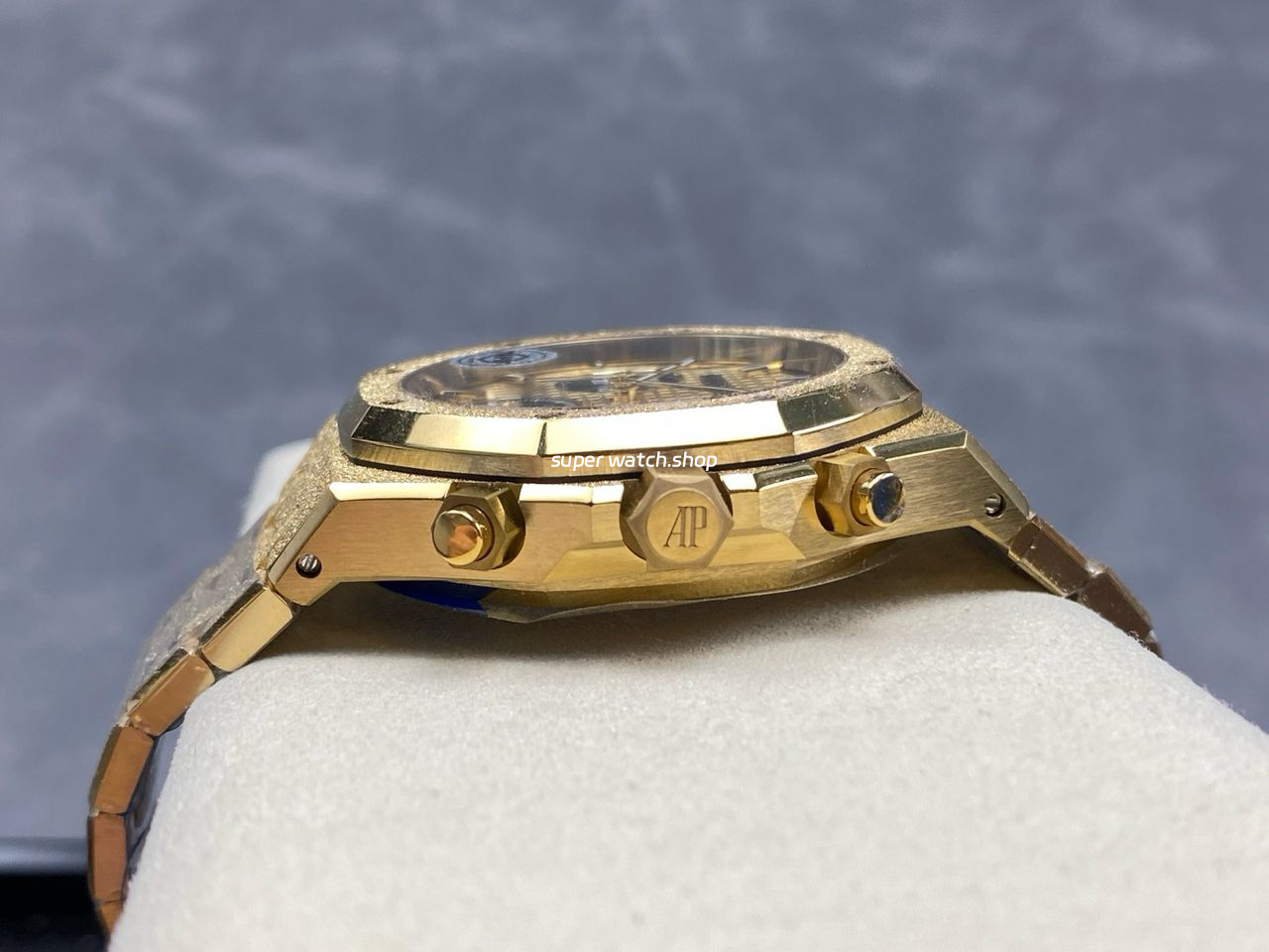 APS Factory Frosted Audemars Piguet Royal Oak Chronograph 26240BA.GG.1324BA.01 41mm Full Frosted Yellow Gold Black Eye Yellow Gold Dial - Image 7