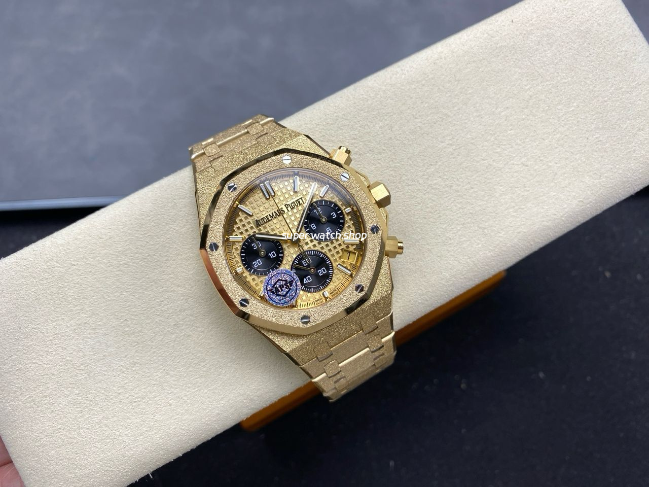 APS Factory Frosted Audemars Piguet Royal Oak Chronograph 26240BA.GG.1324BA.01 41mm Full Frosted Yellow Gold Black Eye Yellow Gold Dial - Image 4