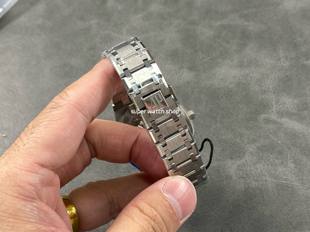 ZF Factory Audemars Piguet Royal Oak Jumbo 15202IP.OO.1240IP.01 39mm Full Titanium Blue Dial - Image 7