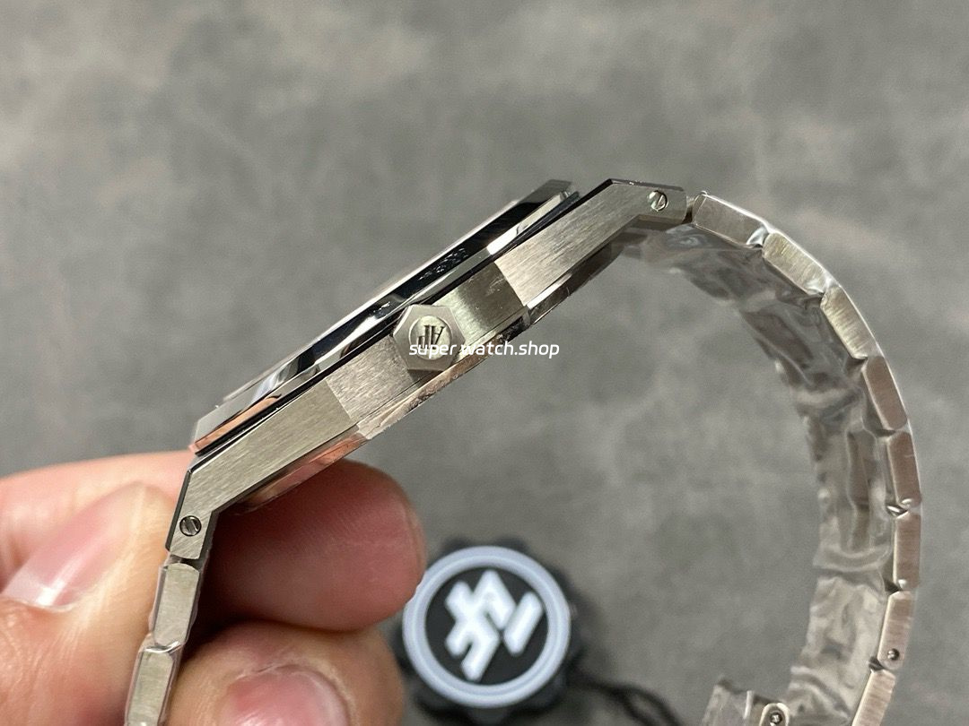 ZF Factory Audemars Piguet Royal Oak Jumbo 15202IP.OO.1240IP.01 39mm Full Titanium Blue Dial - Image 6