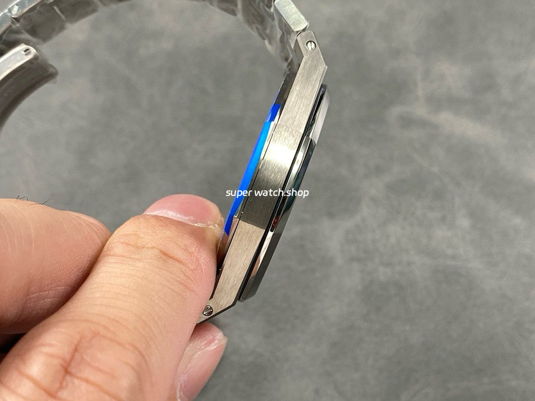 ZF Factory Audemars Piguet Royal Oak Jumbo 15202IP.OO.1240IP.01 39mm Full Titanium Blue Dial - Image 5