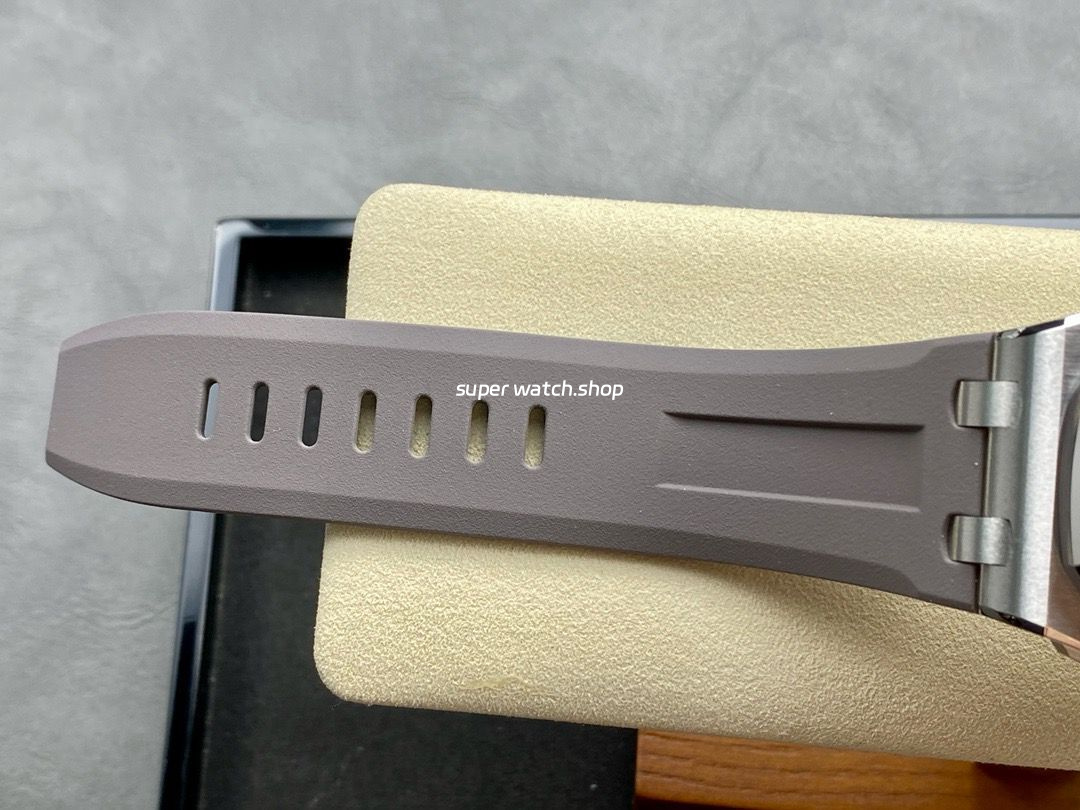 ZF Factory Audemars Piguet Royal Oak Offshore Diver 15720ST.OO.A009CA.01 42mm Steel Rubber Strap Grey Dial - Image 9