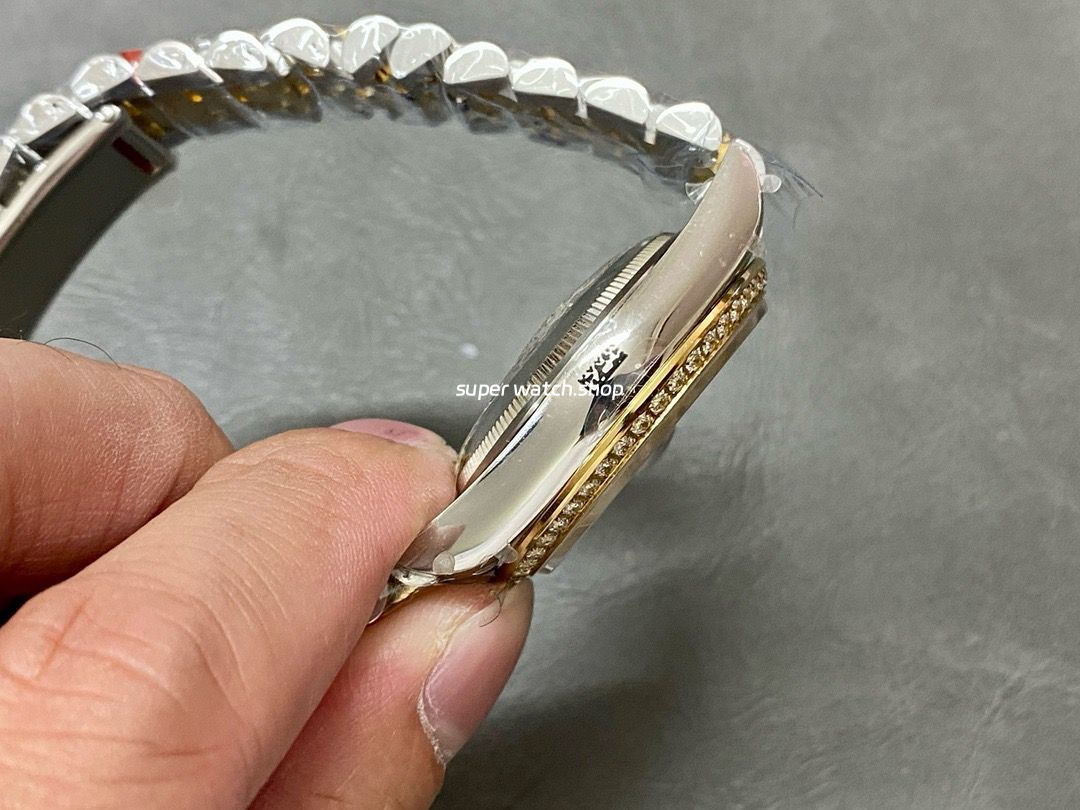 GM Factory Rolex Datejust 126283RBR-0029 36mm Diamond Yellow Gold Bezel Half Yellow Gold Diamond Mop Gold Palm Motif Dial Jubilee - Image 5