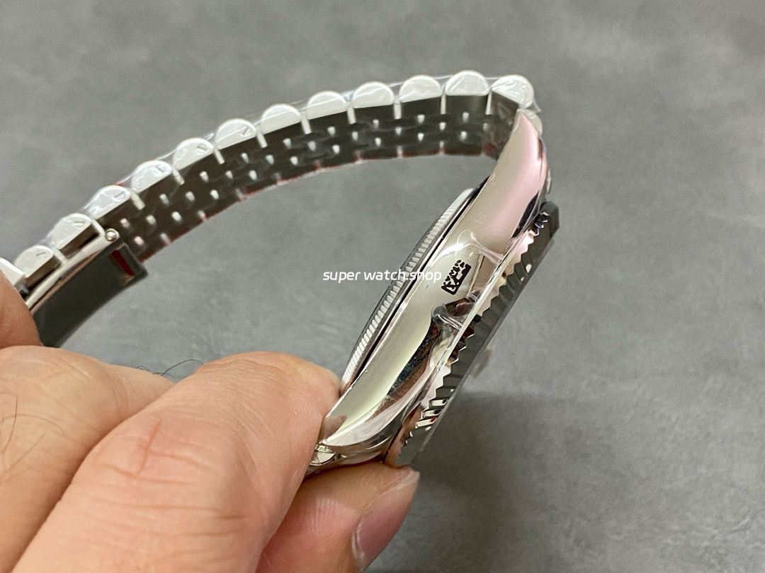 Noob Factory Rolex Sky-Dweller 336934-0002 42mm Full White Gold Green Dial - Image 5