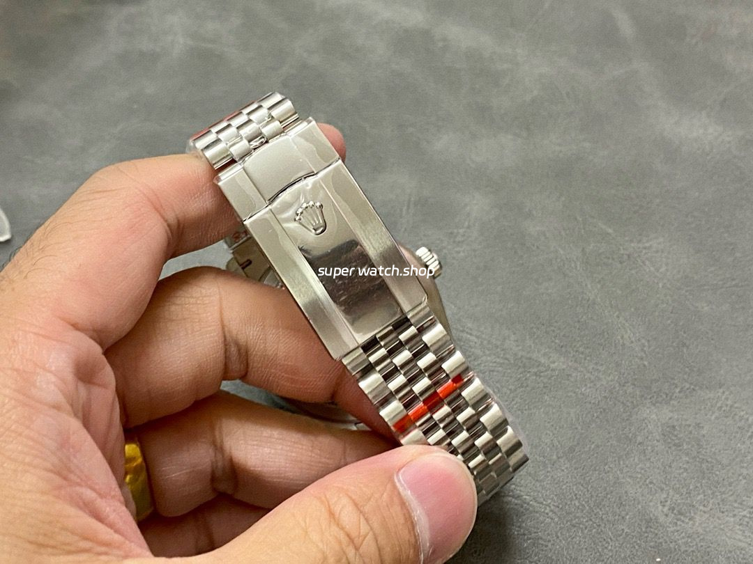 Noob Factory Rolex Sky-Dweller 336934-0002 42mm Full White Gold Green Dial - Image 8