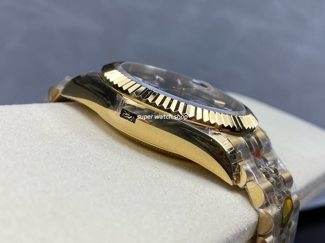Noob Factory Rolex Sky-Dweller 336938-0005 42mm Full Yellow Gold Black Dial Jubilee - Image 5