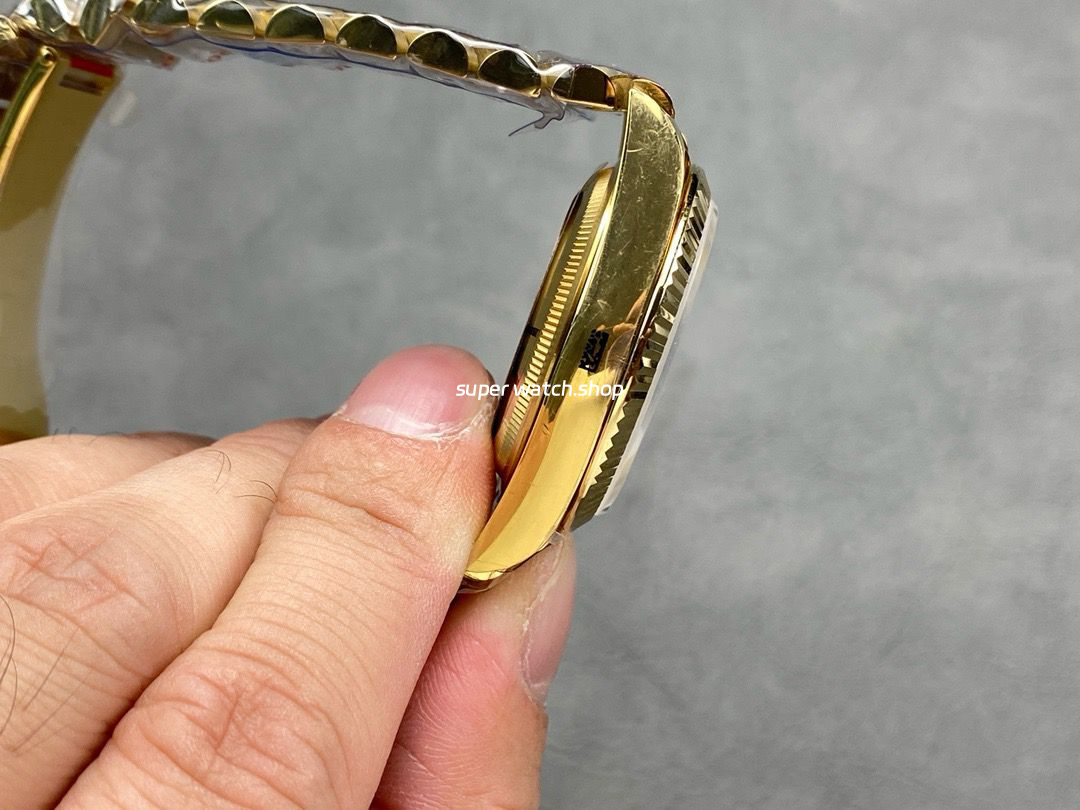 QF Factory Counterweight Rolex Day-Date 36 128238 36mm Full Yellow Gold Baguette Diamond Gold Dial - Image 5