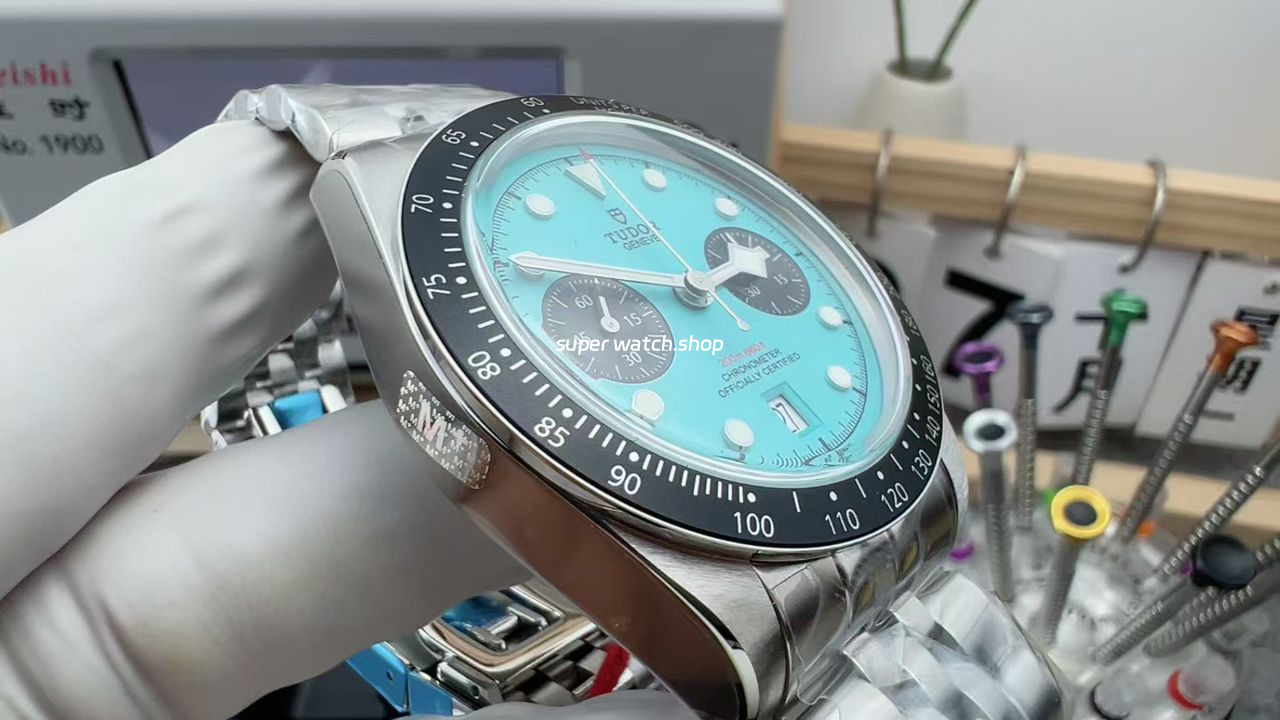 M+ Factory Tudor Heritage Black Bay Chrono 79360N-0024 41mm Jubilee Flamingo Blue Dial - Image 4