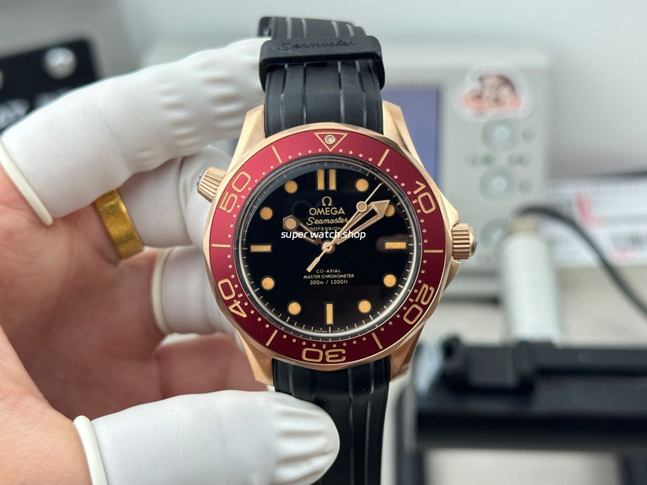 OVS Factory Omega Seamaster Diver 300M 210.90.42.20.01.003 42mm Rubber Strap Black Dial