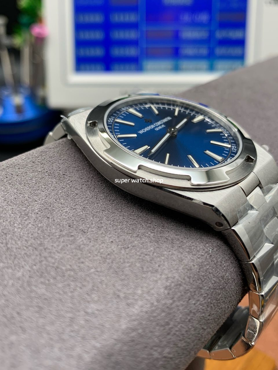 8F Factory Vacheron Constantin Overseas 2000V 40mm Full White Gold Blue Dial - Image 3