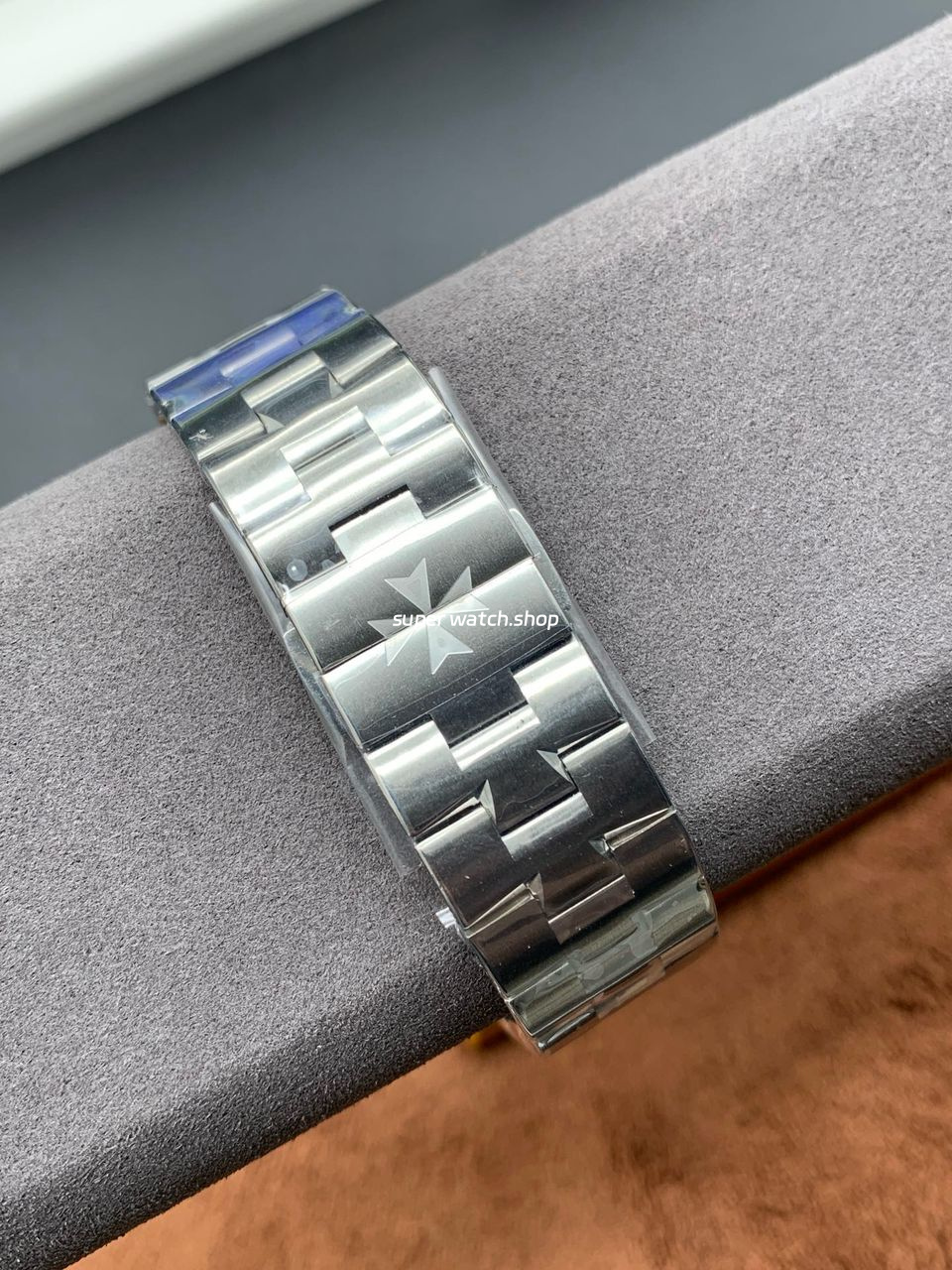 8F Factory Vacheron Constantin Overseas 2000V 40mm Full White Gold Blue Dial - Image 6