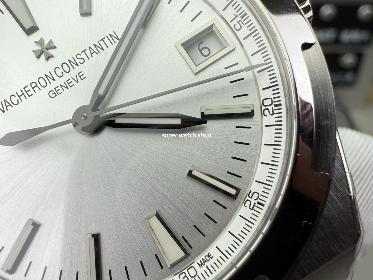 8F Factory Vacheron Constantin Overseas 4500V/000R-B127 41mm Black Rubber Strap Silver Dial - Image 5