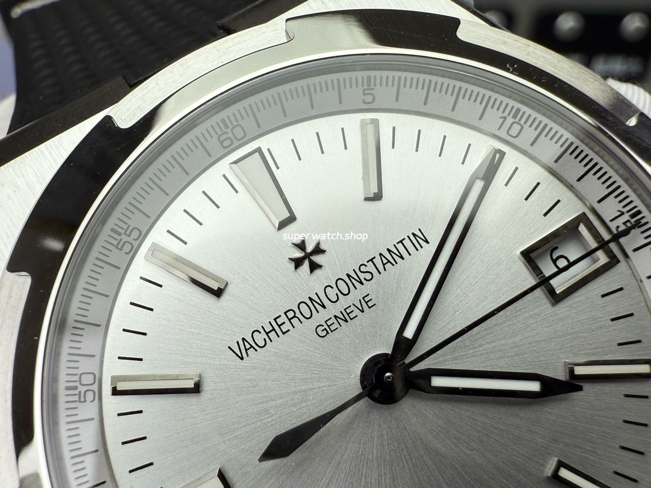 8F Factory Vacheron Constantin Overseas 4500V/000R-B127 41mm Black Rubber Strap Silver Dial - Image 4