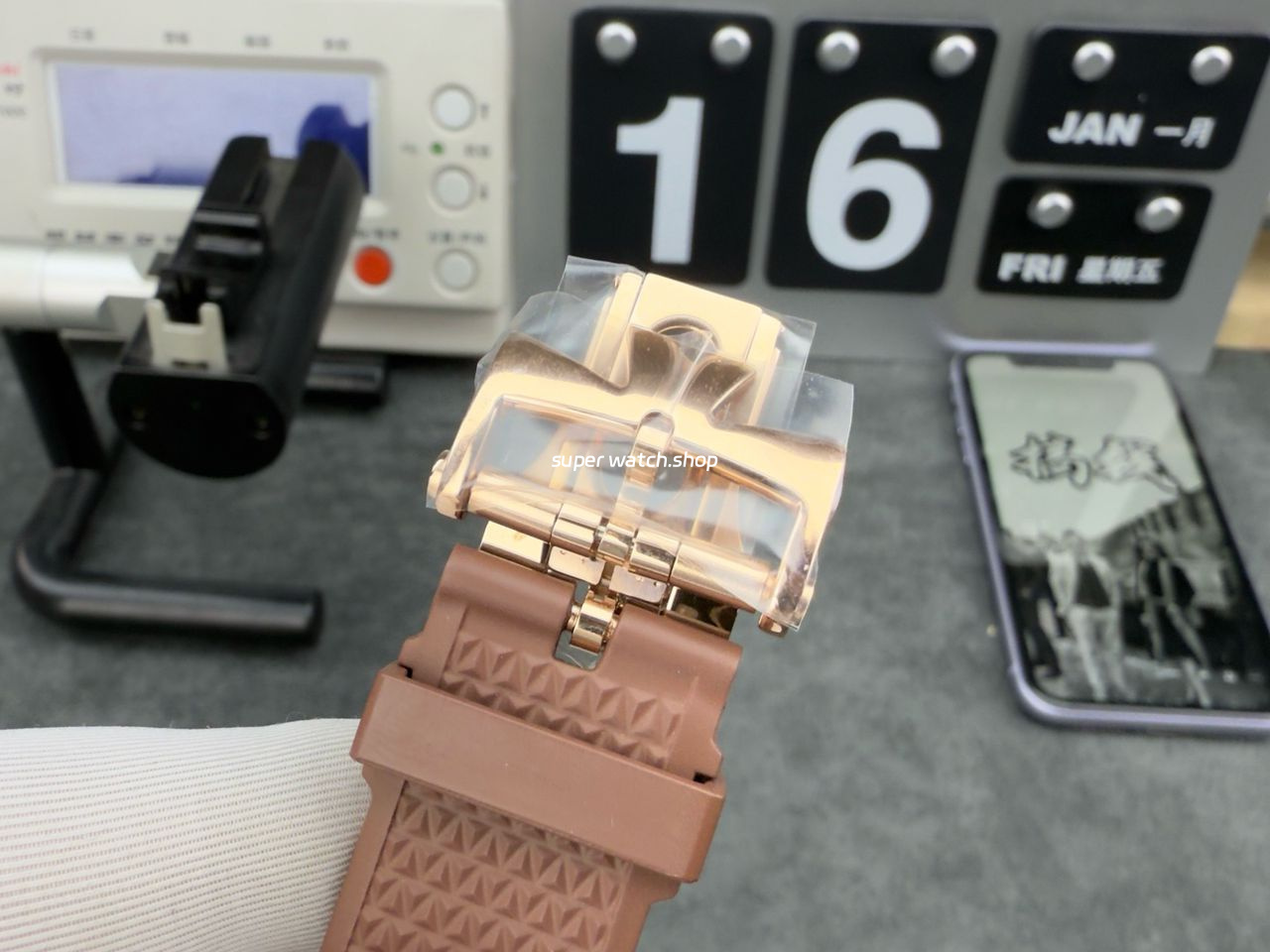 8F Factory Vacheron Constantin Overseas 4500v/000R-B127 41mm Rose Gold Brown Rubber Strap Silver Dial - Image 9