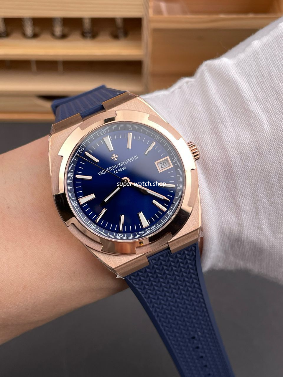 8F Factory Vacheron Constantin Overseas 4500V/210R-B705 41mm Rose Gold Rubber Strap Blue Dial - Image 4