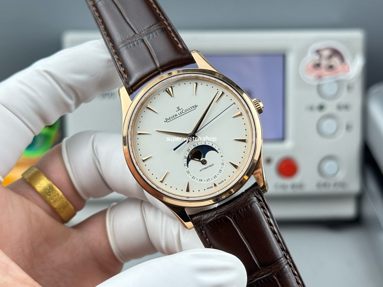 GF Factory Jaeger-LeCoultre Master Ultra Thin Moon 1252520 39mm Rose Gold Leather Strap Silver Dial - Image 4