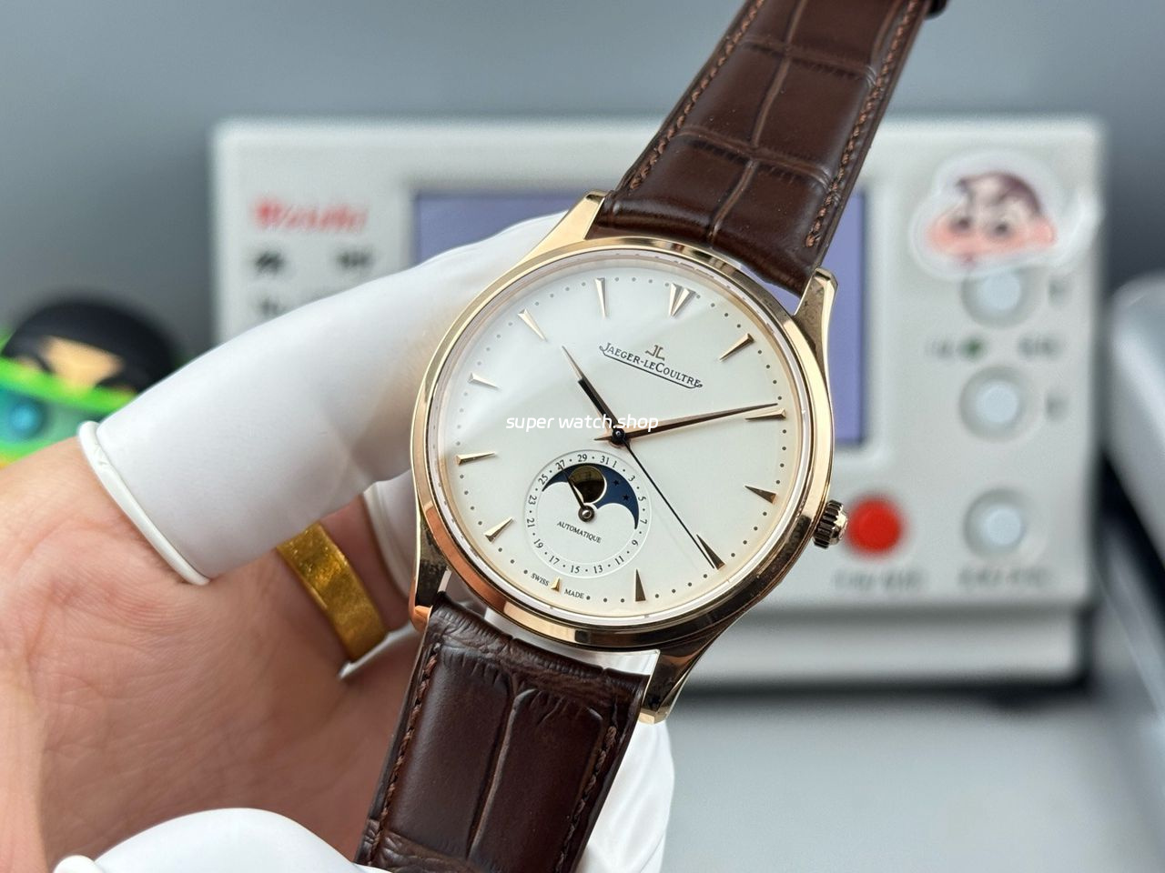 GF Factory Jaeger-LeCoultre Master Ultra Thin Moon 1252520 39mm Rose Gold Leather Strap Silver Dial - Image 5